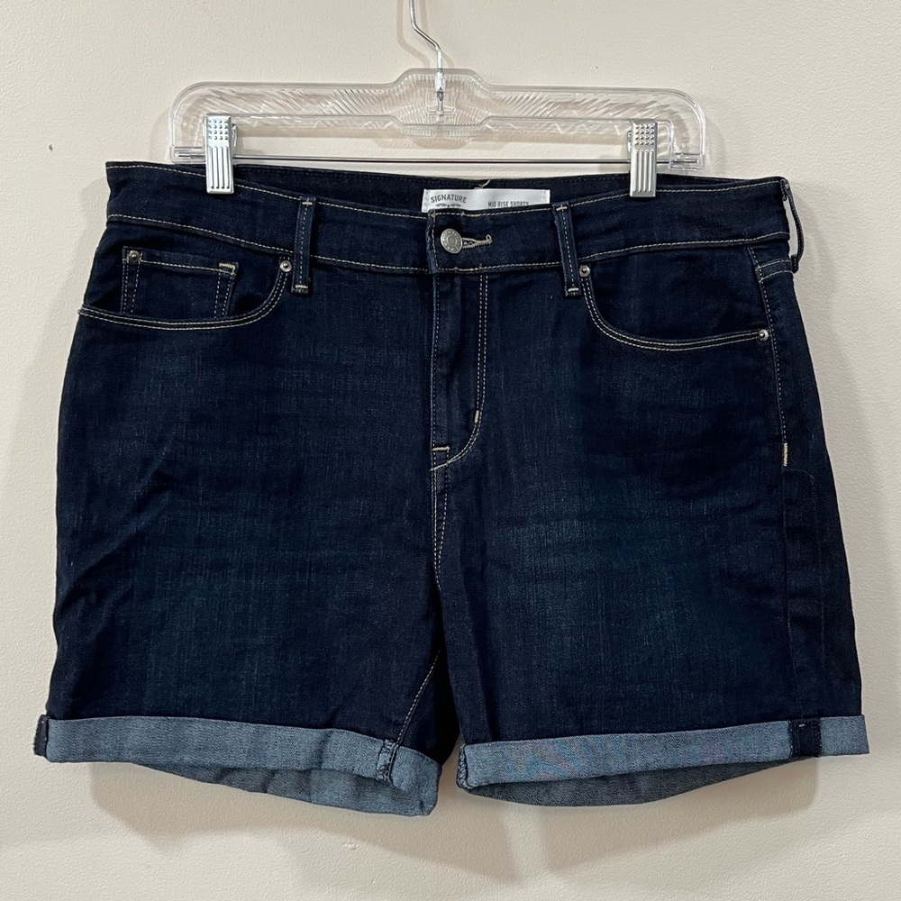 Signature Levi Strauss, mid rise shorts, size 14, 32 waist